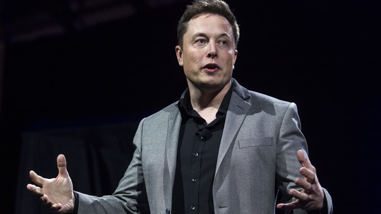 "Los registros de datos recuperados hasta ahora muestran que el piloto automático no estaba habilitado" escribió Musk a 
<a href="https://twitter.com/elonmusk/status/1384254194975010826" target="_blank">un tuit de un reportaje hecho por el periódico <i>The Wall Street Journal</i>. </a>