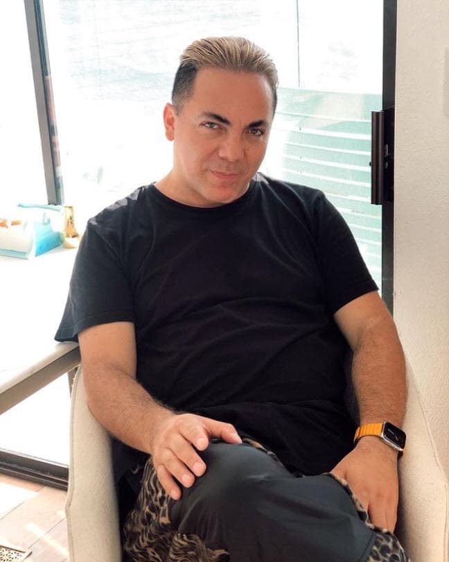 Además, afirmó que Simone y Mikhail Zaratustra viven en Miami, mientras él radica en Los Ángeles.
<br>