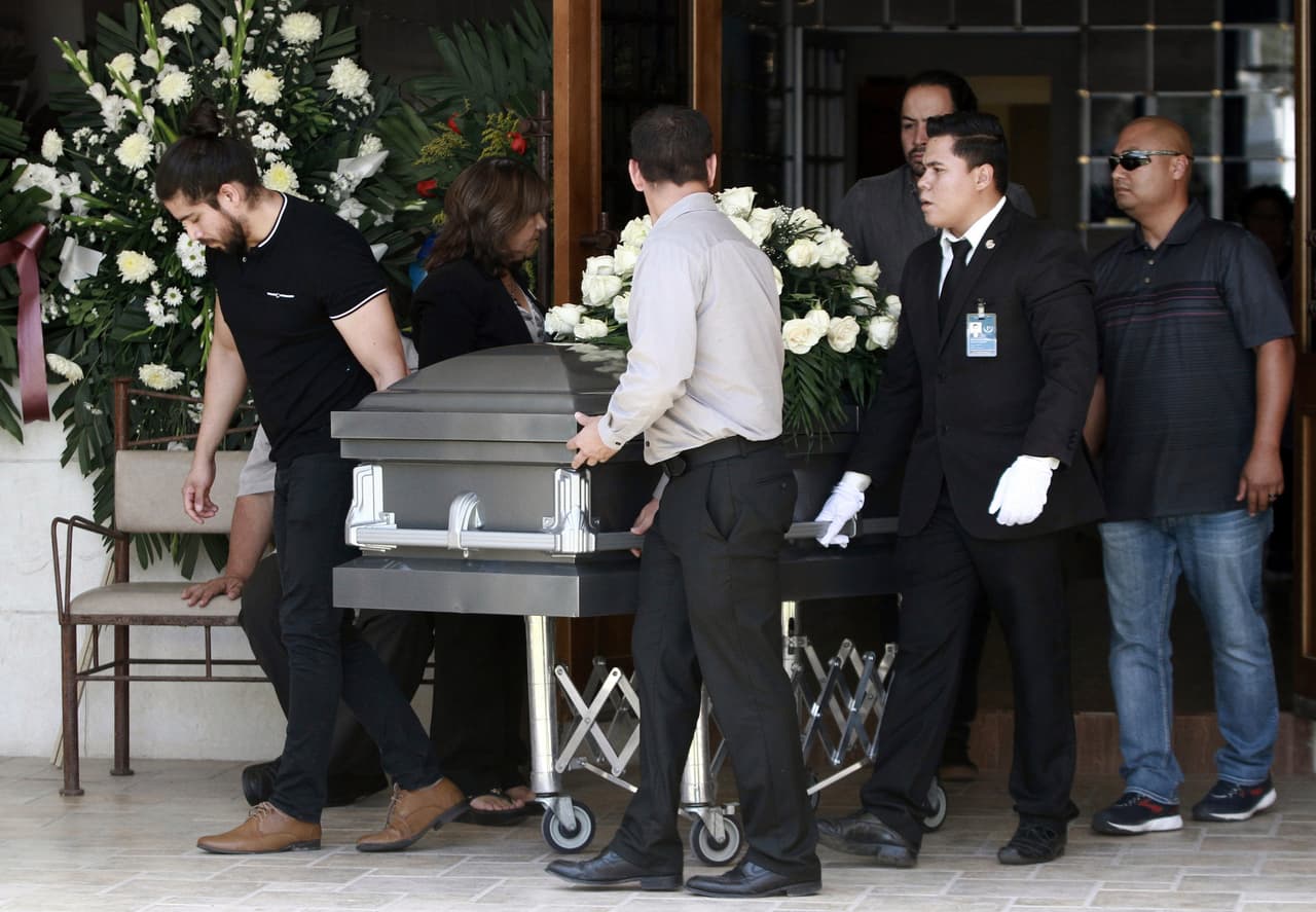 Este jueves se llevó a cabo 
<b>el funeral de María Eugenia Legarreta Rothe,</b> una de 
<a href="https://www.univision.com/local/dallas-kuvn/autoridades-identifican-a-las-victimas-del-tiroteo-en-el-paso">las víctimas del tiroteo</a> en Walmart de El Paso, Texas, el pasado sábado 3 de agosto. El servicio se realizó en Ciudad Juárez en el estado de Chihuahua, en el norte de México. 
<br>