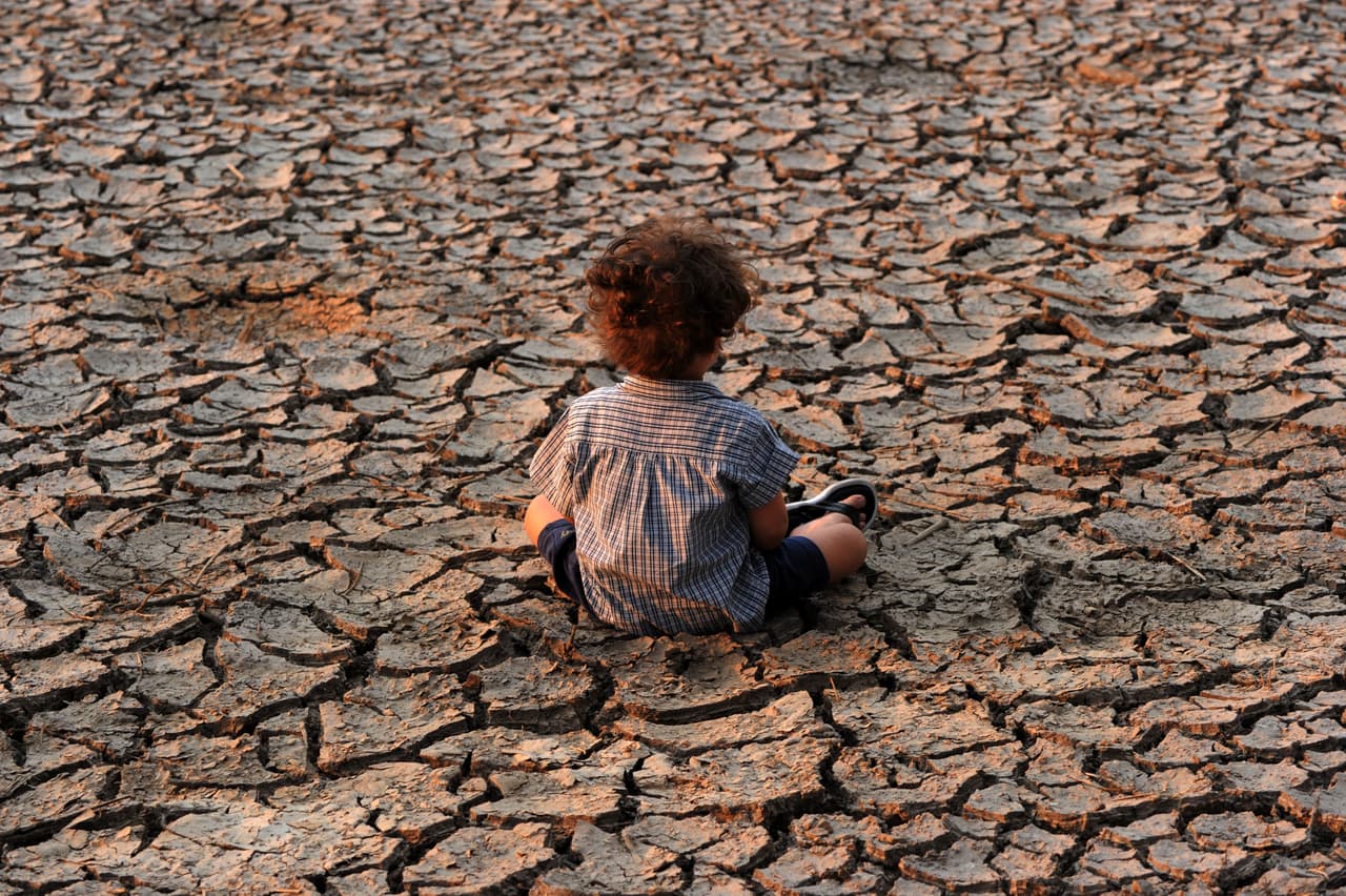 Las tres principales reconstrucciones mundiales de temperatura superficial muestran que la Tierra se ha calentado desde 1880. La mayor parte del calentamiento ocurrió en las últimas cuatro décadas, con 15 de los 16 años más cálidos registrados desde 2001. En la fotografía, una zona golpeadapor la sequía en Tegucigalpa, Honduras.