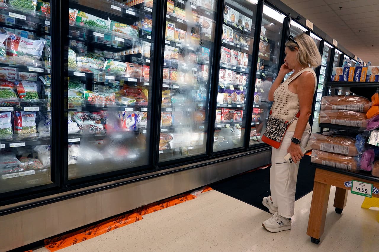 La inflación de EEUU se aceleró, mostrando primeros impactos de los aranceles de Trump en los precios
