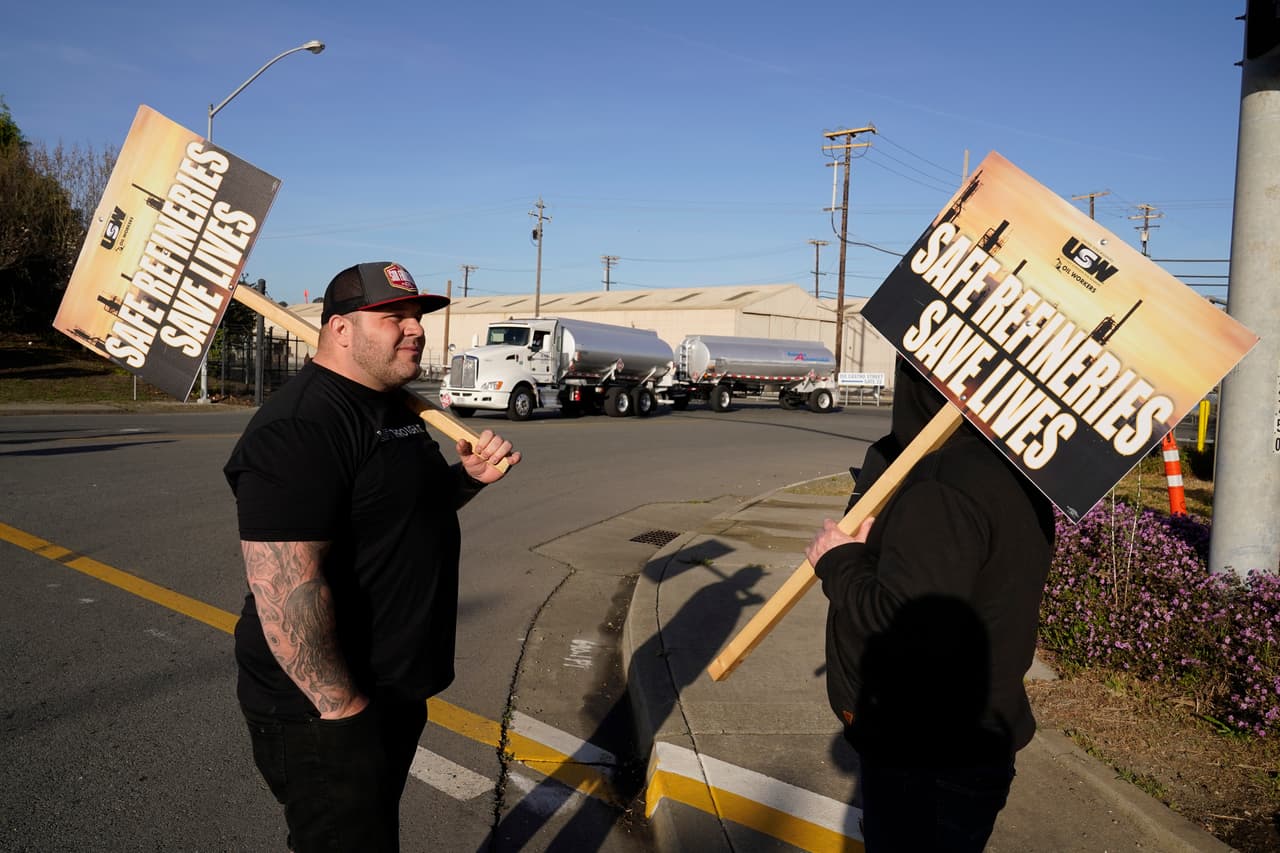 El 
<b>sindicato United Steelworkers</b> declaró que la huelga que afecta a la refinería en la ciudad de Richmond comenzó a las 12:01 a.m. 
<br>