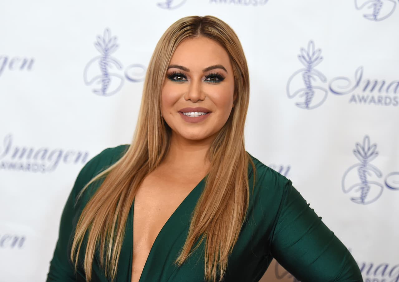 En 
<a href="https://youtu.be/wQ5S1Aka6u4" target="_blank">una entrevista</a> con Gustavo Adolfo Infante, 
<a href="https://www.univision.com/shows/primer-impacto/chiquis-rivera-sufrio-de-violencia-domestica-asi-respondio-su-amiga-helen-ochoa-video">la artista</a> confesó que nunca dijo nada porque tenía miedo y no sabía qué hacer. Además, le explicó al presentador que esto pasó por varios años, cada fin de semana.