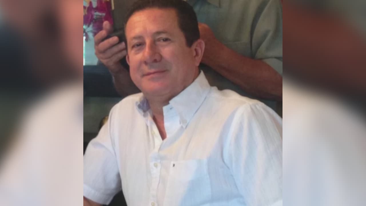 <b>Un hombre ordena el asesinato de su hermano "por envidia": fue condenado a 35 años de prisión</b>
<br>
<br>Autoridades de Costa Rica impusieron una pena de 35 años de cárcel a Luis Jiménez Berrocal por el asesinato de su hermano Jorge Jiménez Berrocal. Según los investigadores, el hombre contrató a dos sicarios, quienes le dispararon en nueve ocasiones a la víctima. Aunque insiste en su inocencia y señala que su hermano tenía enemigos, jueces del Tribunal Supremo de Pavas confirmaron que el sujeto había preparado otros tres atentados.