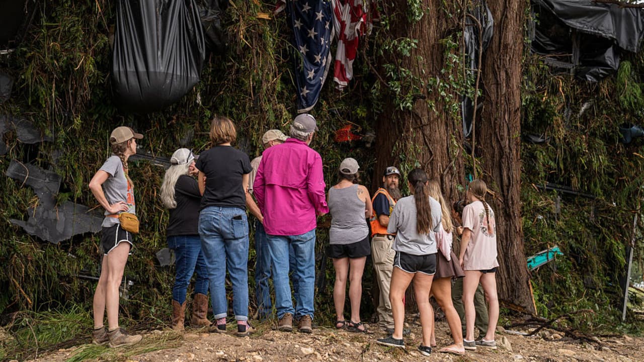 Búsqueda contrarreloj de sobrevivientes tras inundaciones en Texas: hay más de 20 niñas desaparecidas