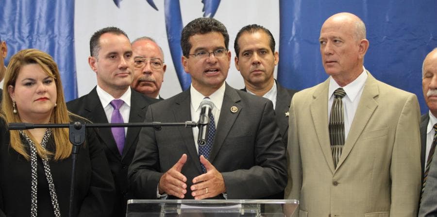 Pedro Pierluisi 
<b><a href="https://www.univision.com/local/puerto-rico-wlii/pedro-pierluisi-seis-anos-nueve-meses-gobernador-puerto-rico" target="_blank">aspiraba a gobernar un segundo cuatrienio</a></b>, contando con Jenniffer González (extrema izquierda) como aspirante a la comisaría residente en Washington.