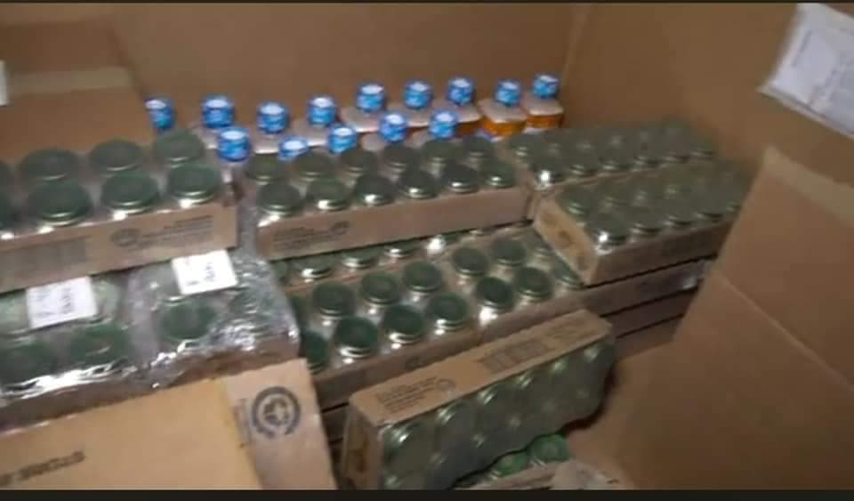 Según informaron el almacén es del Negociado de Manejo de Emergencias y Administración de Desastres y se alega que los suministros llevan guardados desde el paso del huracán María.