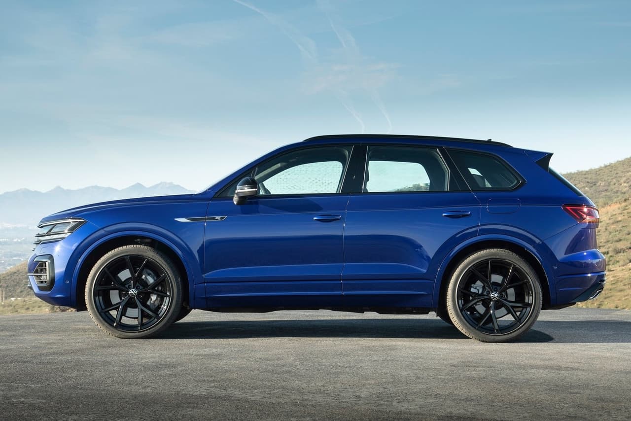 <h3 class="cms-H3-H3"><b>Audi, Porsche y Volkswagen</b></h3>
<br>
<br>El periódico alemán Handelsblatt reportó hace unos días que la planta de Volkswagen en Bratislava, Eslovaquia, pondrá pausa a la producción de ciertos SUVs desde el 29 de abril hasta el 7 de mayo. En esta planta no solo se fabrican modelos de Volkswagen, sino también de Audi y Porsche.
<br>