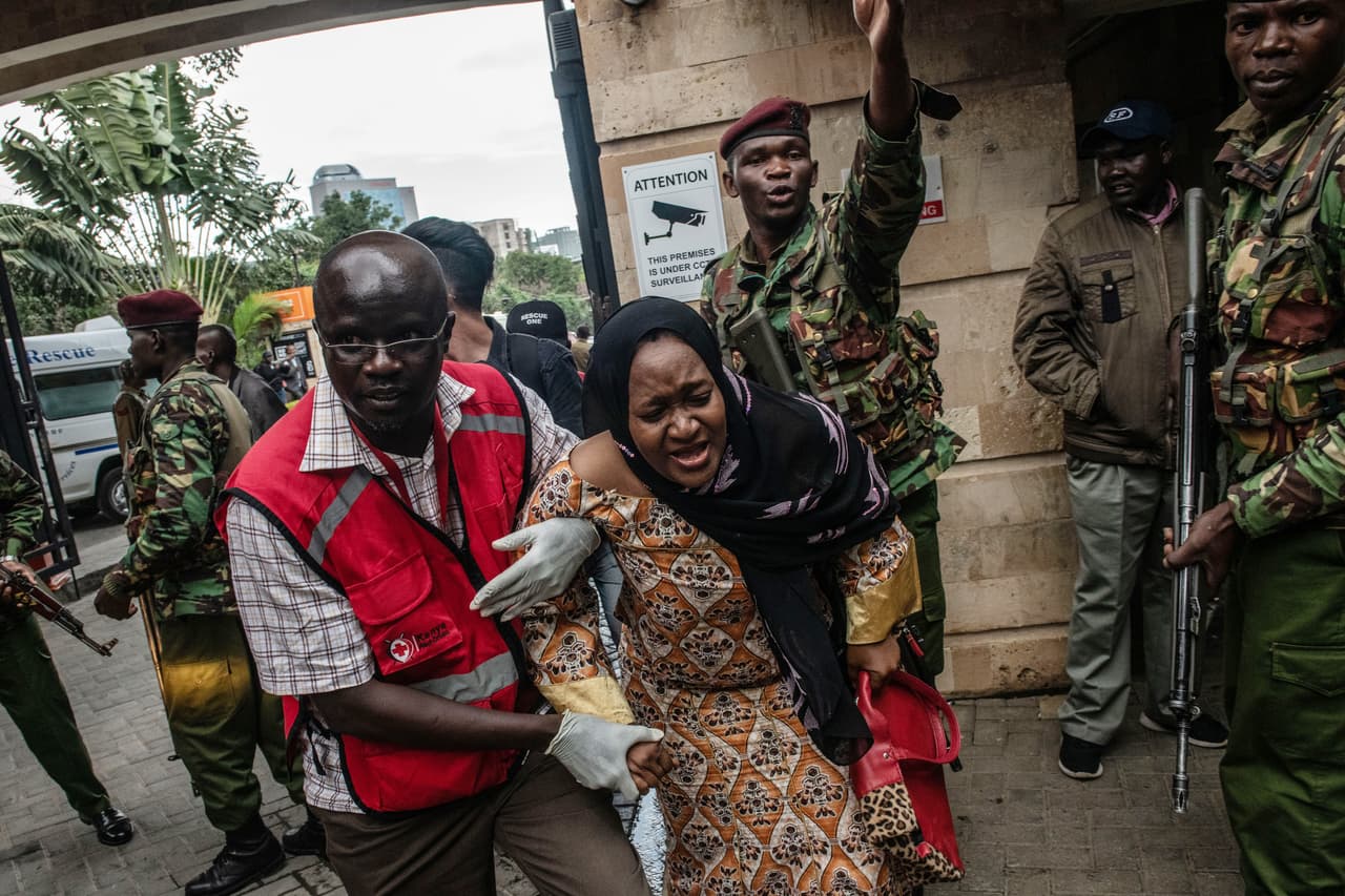 El ataque se produjo un día después de que un juez dictaminara que tres hombres serán juzgados por cargos vinculados al ataque al centro comercial Westgate Mall de Nairobi, donde cuatro terroristas de Al Shabab mataron a 67 personas en 2013.