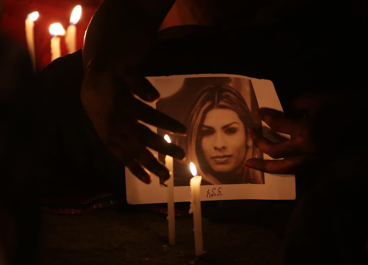 En Norteamérica hubo 165 asesinatos de personas transgénero (5 en Canadá y el resto en EEUU), 117 en Europa, 13 en África, 208 en Asia y 6 en Oceanía según el 
<a href="http://transrespect.org/wp-content/uploads/2017/03/TvT_TMM_TDoV2017_PR_EN.pdf">reporte</a>, pero se sabe que hay muchos más. Los países con mayor número de casos son aquellos donde existen grupos de activistas que se encargan de llevar estos registros. Esto hace pensar 
<b>que la cifra de casos sin reportar es mucho más alta, sólo que no salen a la luz.</b>