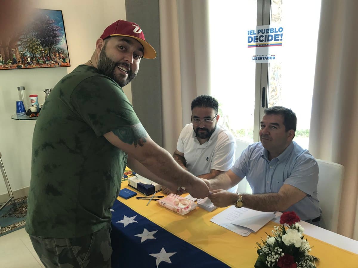 La coalición antichavista Mesa de la Unidad Democrática (MUD) se ha referido a la consulta que se celebrará este domingo en Venezuela -y que ya empezó a desarrollarse en otras partes del mundo por la diferencia horaria- como el acto de desobediencia civil más ambicioso llevada a cabo hasta ahora contra el Gobierno de Nicolás Maduro.