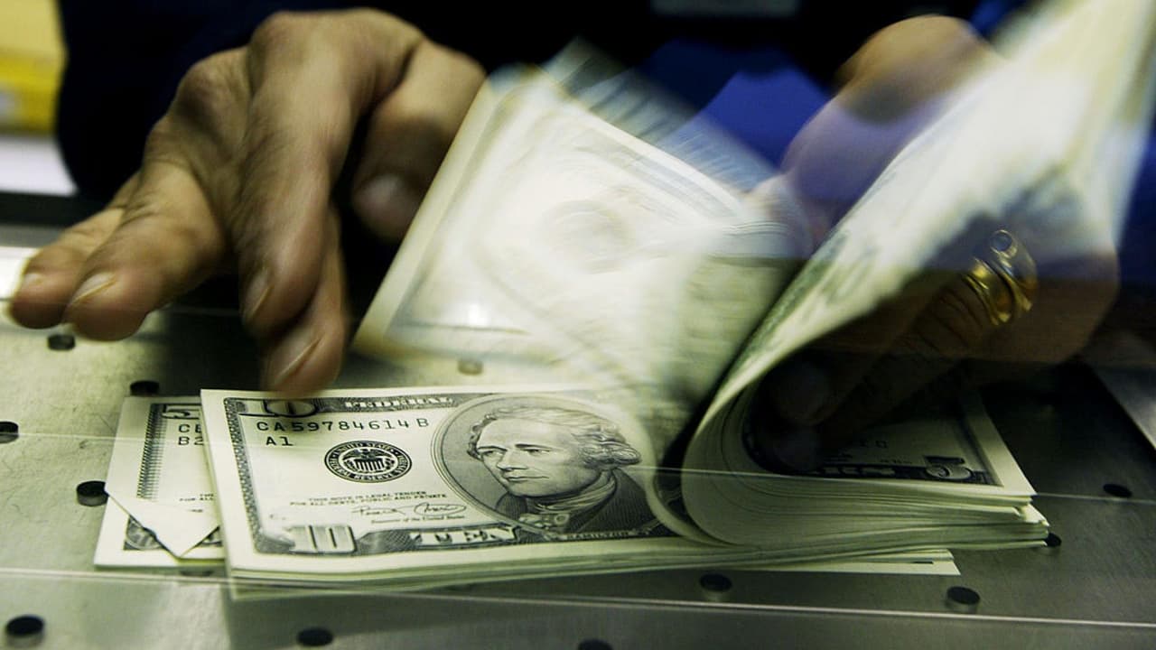 <b>En video: </b>aunque los salarios estén subiendo, no compensa la fuerte inflación que vive el país. ¿Cómo afecta esta situación al bolsillo de los trabajadores?