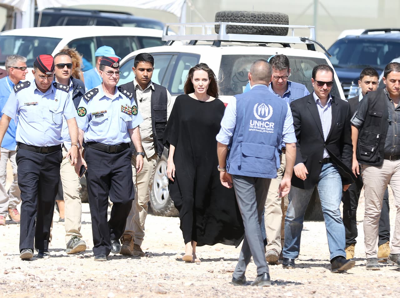 La estrella de cine visitó un refugio sirio en Jordania.