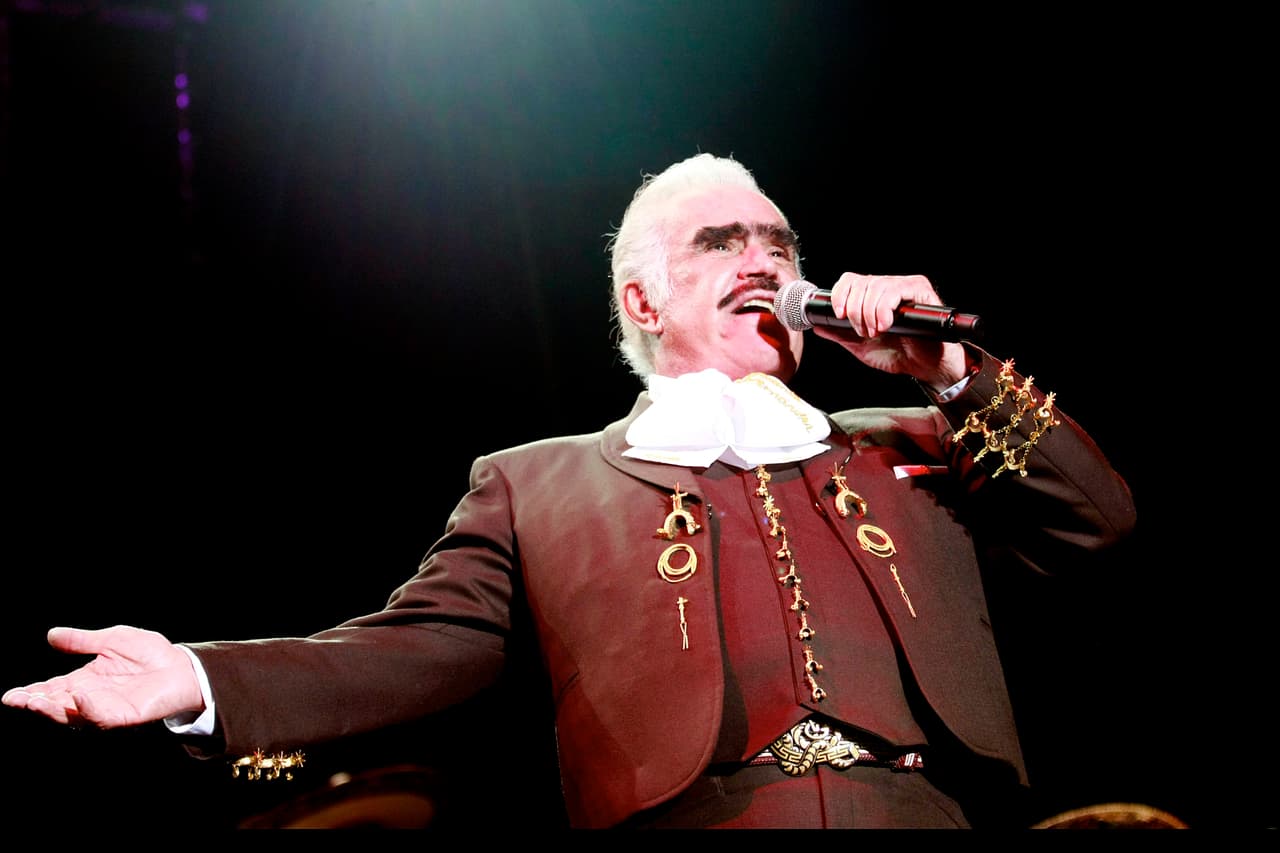 De acuerdo con Reforma, La Academia Latina de la Grabación reconocerá a Vicente Fernández por su trayectoria en la próxima entrega del 
<b><a href="https://www.univision.com/shows/latin-grammy" target="_blank">Latin GRAMMY</a></b>, que será el 14 de noviembre en Las Vegas, Nevada. La gala podrá ser vista por Univision en Estados Unidos.