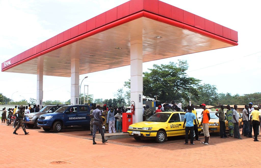 ⬆️ MÁS CARA.
<br>
<b>Lugar 3.- República Centroafricana.</b>
<br>
<br>En bangui, la capital del país, un residente paga 
<b>$8.663 por galón o $2.288 por litro.</b>