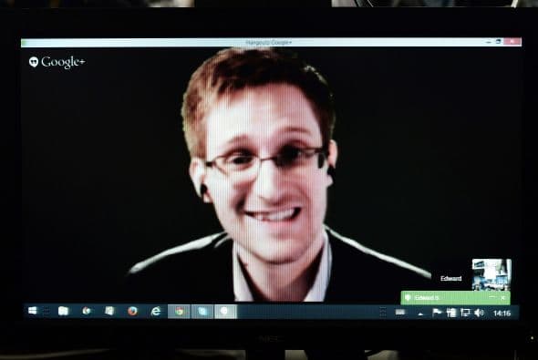12 de julio: Snowden denuncia en una carta enviada a Human Rights Watch que Estados Unidos boicotea su petición de asilo en otros países.