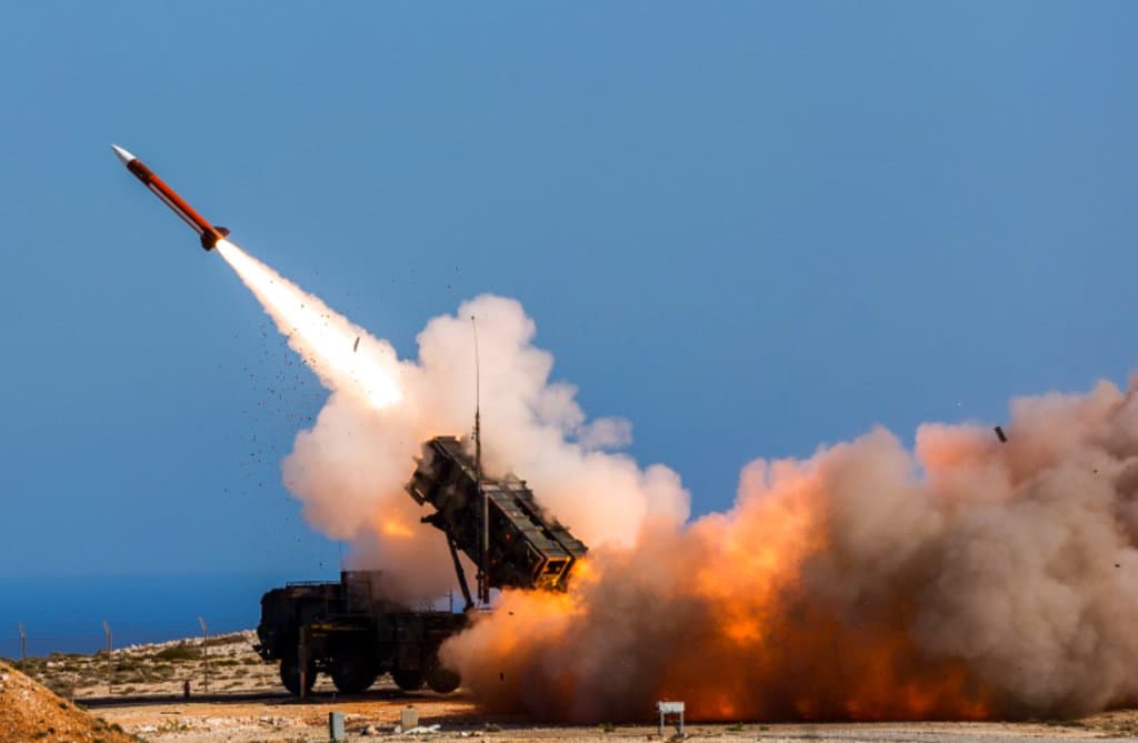 Imagen de archivo del 8 de noviembre de 2017 donde aparecen soldados alemanes disparando el sistema de armas Patriot en la instalación de lanzamiento de misiles de la OTAN en Chania, Grecia.