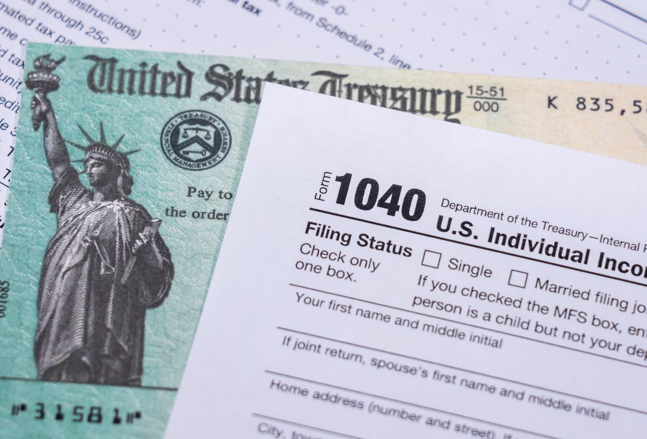 Además, debes evitar 
<b>estos 8 errores comunes</b> que pueden causar retrasos en los retornos, multas y hasta problemas legales con el IRS.