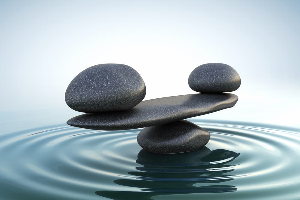 El Feng Shui intenta encontrar el equilibrio y aportar una vibración muy positiva a todo lo que haces. Puedes aplicarlo para armonizar tu vida, y al hacerlo atraer equilibrio, prosperidad y sobre todo amor. En tus manos está transformar tu realidad para acercar a ti todo lo bueno y en este caso el amor y la prosperidad.
