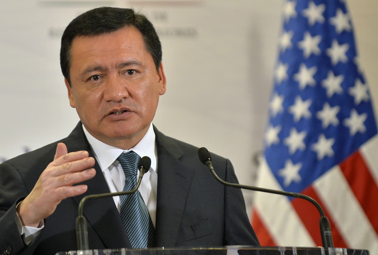 Los secretarios Osorio Chong y Kelly conversaron por teléfono sobre seguridad fronteriza y acordaron reunirse en México