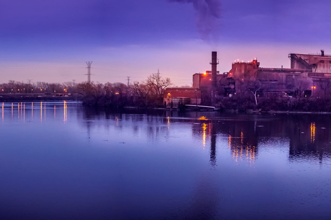 <b>Río Little Calumet, Chicago</b>
<br>
<br>En esta zona al sureste de Chicago está floreciendo el interés por dos siglos de herencia afroestadounidense, y pueden apreciarse en un nuevo recorrido fluvial.
<br>
<br>La travesía de siete millas fue creada por la organización de conservación urbana 
<i>Openlands</i> y tiene como objetivo contar la historia del río Little Calumet y sus afluentes. Además, gracias a la iniciativa de grupos conservacionistas, los visitantes pueden apreciar las especies de aves de los pantanos que han regresado a los humedales restaurados y ahora conservados.