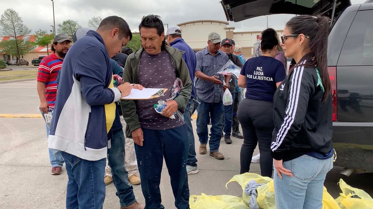 En el área de Houston existen alrededor de 
<b>40 sitios</b> en donde los jornaleros suelen reunirse en busca de que alguien les de trabajo, de acuerdo con datos de Fe y Justicia Worker Center, una organización sin fines de lucro.