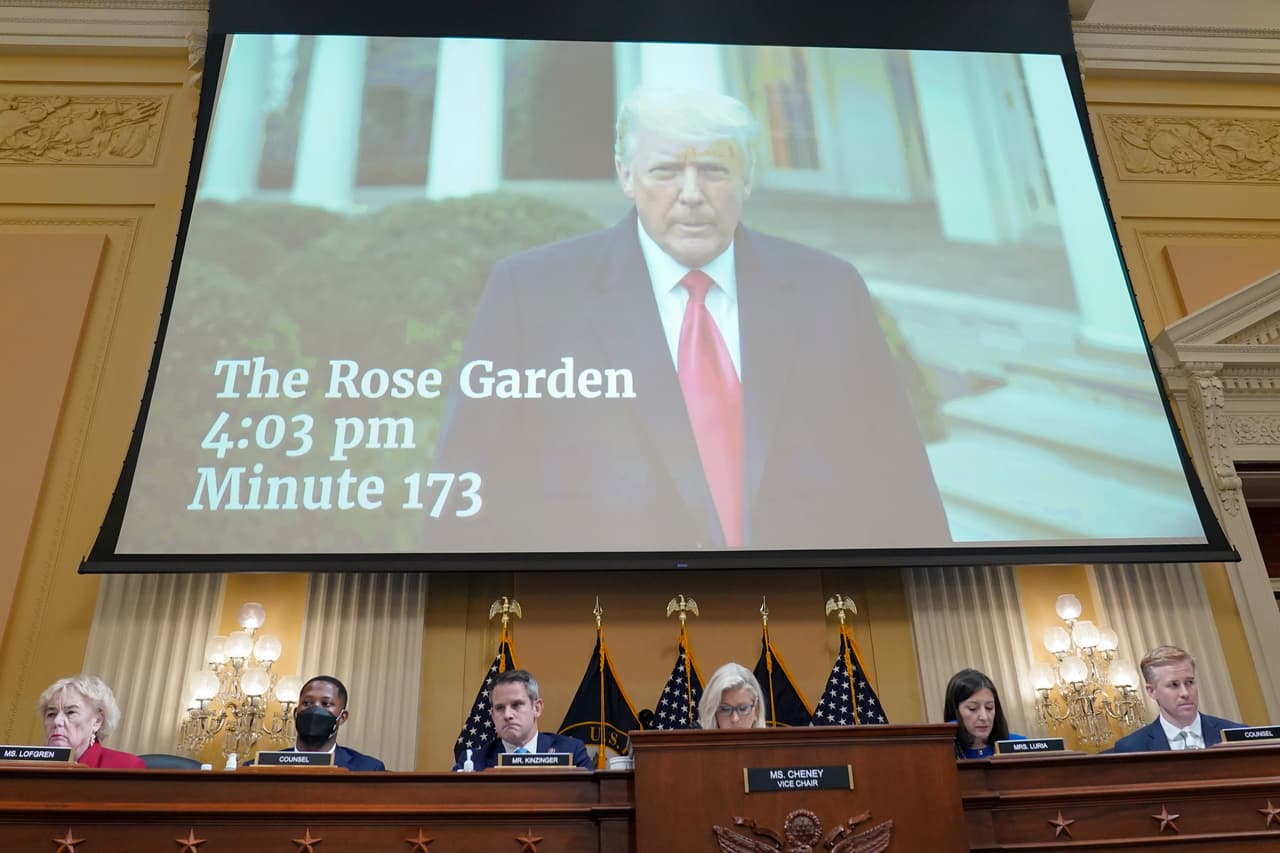 <b><a href="https://www.univision.com/noticias/inmigracion/titulo-42-corte-suprema-mantiene-de-forma-indefinida-la-politica-para-expulsar-inmigrantes-de-forma-expedita">Corte Suprema mantiene de forma indefinida el Título 42 </a></b>
<br>
<br>La Corte Suprema de Estados Unidos aprobó el 27 de diciembre continuar de manera indefinida la política del llamado Título 42, una orden de la era de Trump que permite expulsar migrantes argumentando motivos sanitarios. En una votación 5-4, los jueces decidieron aceptar una solicitud de emergencia de varios estados y fiscales generales republicanos. Organizaciones como la Unión Americana de Libertades Civiles (ACLU) habían argumentado que mantenerla exponía a los migrantes solicitantes de asilo a peligros en las ciudades mexicanas a las que eran enviados.
<br>