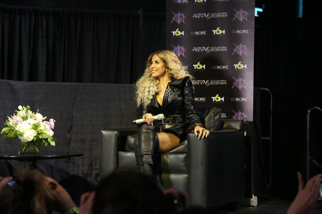 Alejandra Guzmán y Gloria Trevi respondieron a las preguntas de los medios que se dieron cita en la ciudad angelina para platicar acerca de su gira 'Versus'.