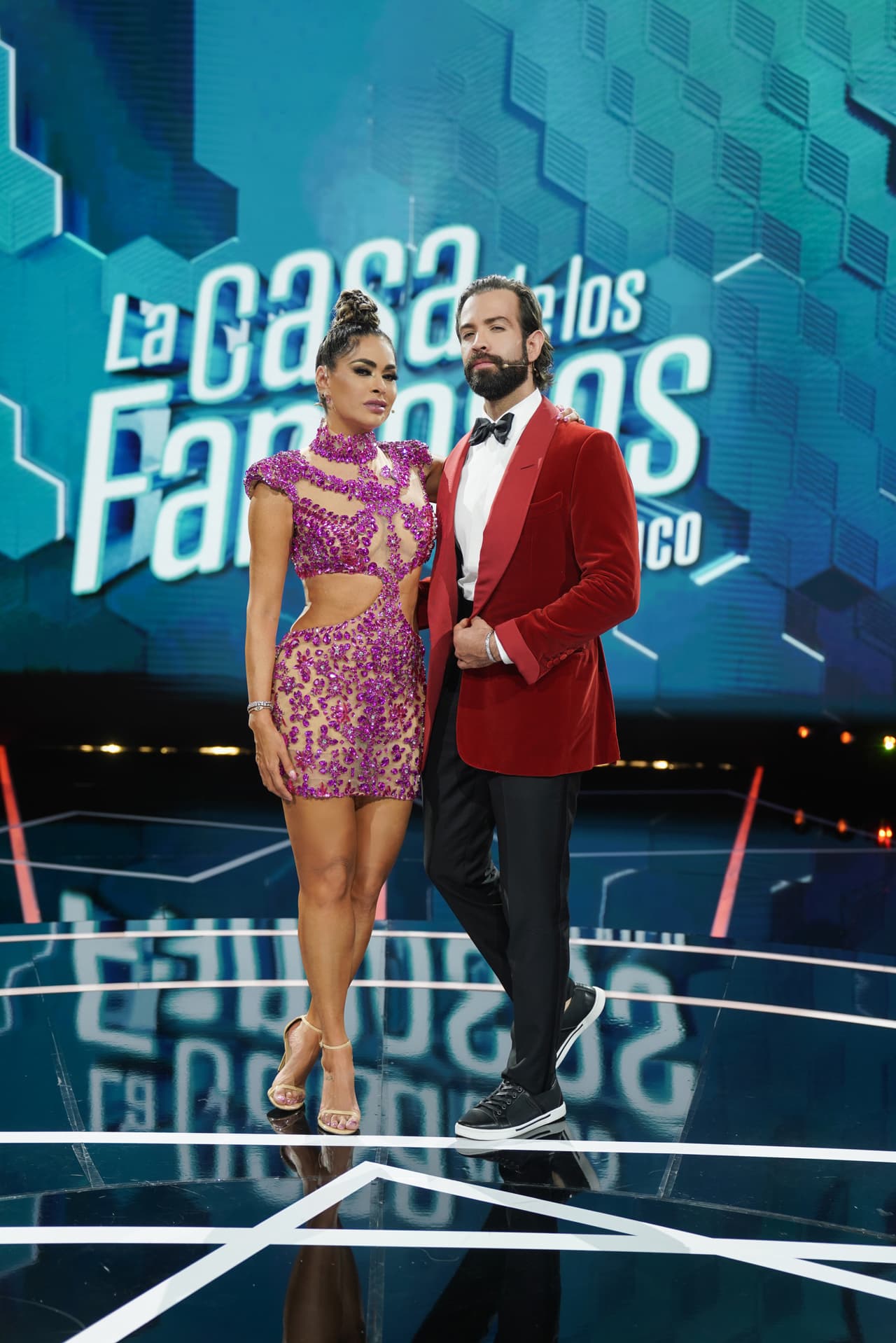Diego de Erice apareció muy elegante para estar a juego con su compañera.