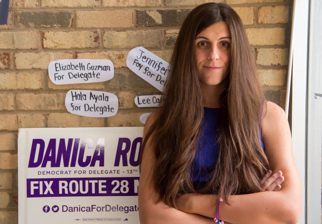<b>Danica Roem. </b>En 2017 la comunicadora demócrata se convirtió en la primera persona transgénero elegida en una legislatura estatal al ganarle al republicano Bob Marshall, uno de los legisladores más veteranos y conservadores de Virginia. Marshal patrocinó un proyecto de ley que intentaba restringir el uso de los baños de los transgéneros.