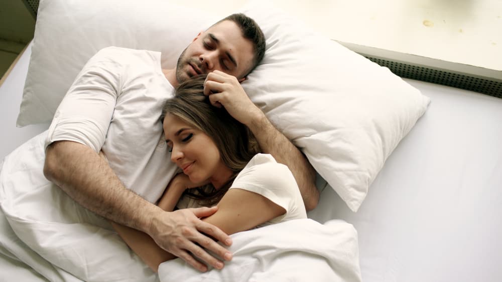Suele decirse que quienes comparten la llama gemela son los menos egoístas de los amantes y buscan la felicidad ajena. Cuando notan que la relación sexual ha comenzado a enfriarse no se sienten ofendidos, ni heridos si la otra persona decide tener una aventura e iniciar una relación con alguien diferente. Su reacción será “si eso te hace feliz, vívelo, lo que más quiero en el mundo es que seas feliz porque te amo”.