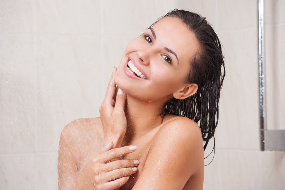 Asimismo, a la hora del baño, dejar que corra el agua por la piel y luego se seque por si misma oxigenándola es una práctica común en el Yoga.