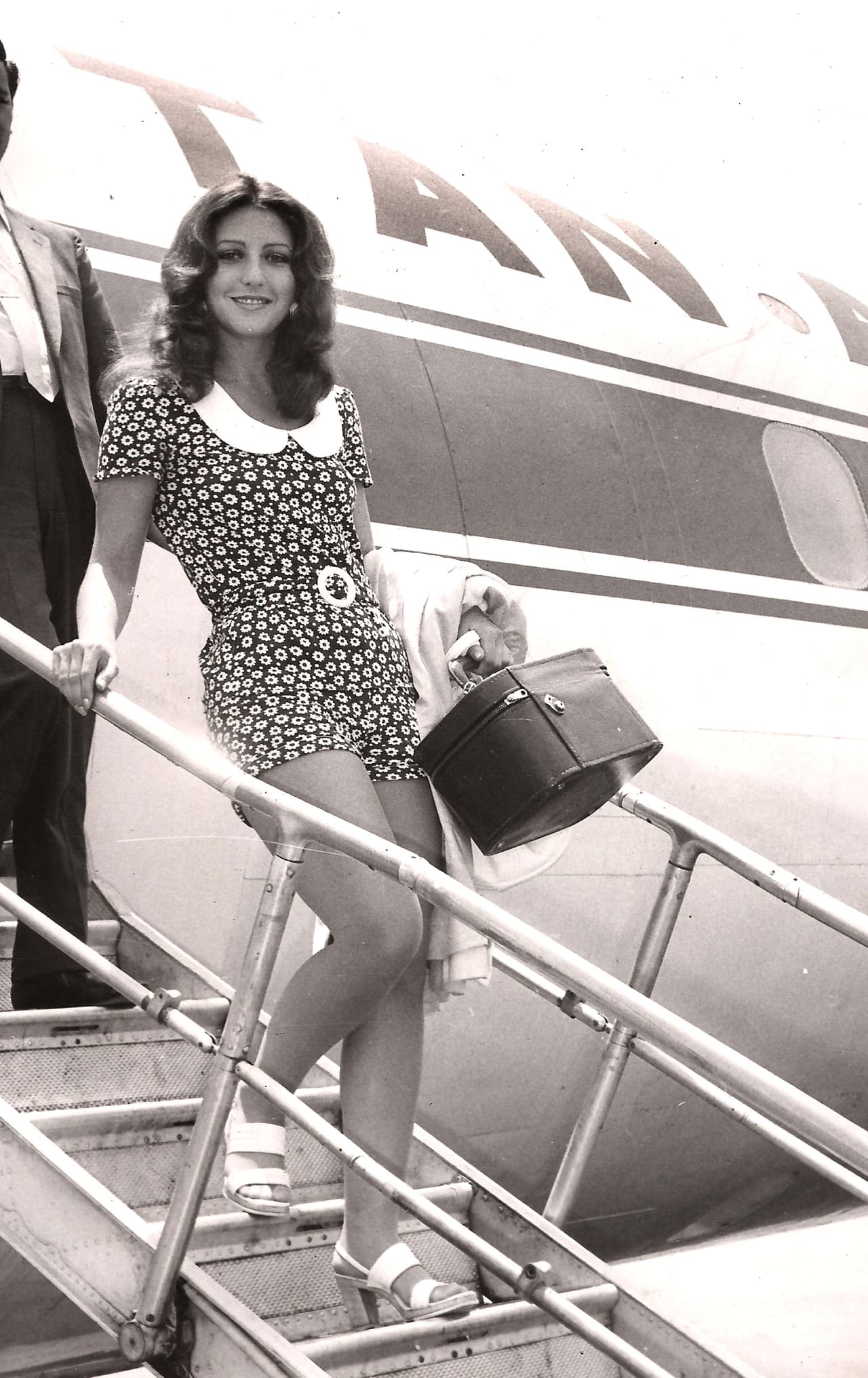 <b>Angélica María</b>
<br>'
<a href="https://www.univision.com/famosos/chavo-del-8-famosos-invitados-fotos">La novia de México</a>' es otra famosa que conquistó al público con su carisma y belleza. Dado a que prácticamente creció frente a las cámaras, su estilo se apegó a las tendencias de la época.