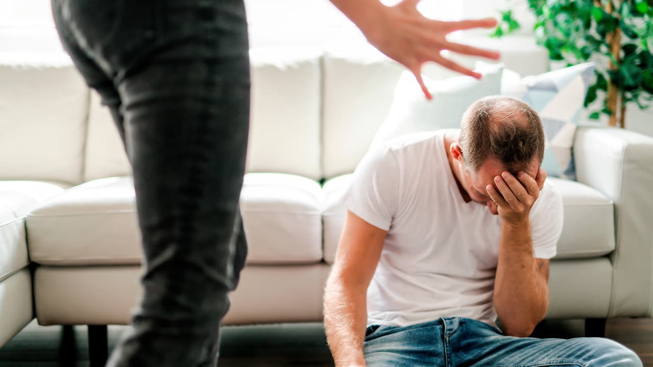 <b>Refugios para víctimas de violencia</b> doméstica, comunicarte a alguno de los siguientes teléfonos:
<br>- Condado de Maricopa: 480-890-3039, (623) 939-6031, (480) 969-4024 o (602) 269-1515
<br>- Condado de Pinal: (520) 836-1239 o (520) 836-0858
<br>- Condado de Navajo: (928) 289-3003 o (928) 697-8591
<br>- Condado de Cochise: (520) 364-2466 o (520) 458-9096
<br>- Condado de Yuma: (928) 782-0077 o (877) 400-0550
<br>- Condado de La Paz: (928) 669-8620
<br>- Condado de Pima: (520) 795-8001 o (520) 795-3177
<br>- Condado de Mohave: (928) 753-6222 o (928) 753-4242
<br>- Condados de Graham/Greenlee: (928) 348-9104 o (888) 269-9104
<br>- Condado de Coconino: (928) 774-4503
<br>- Condado de Yavapai: (928) 634-2511 o (928) 445-4673
<br>- Condado de Gila: (928) 472-8007.
<br>