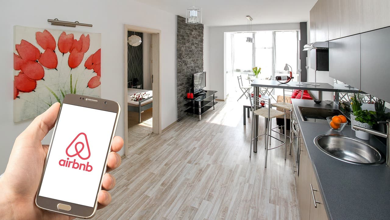 Regulaciones de Nueva York plantean futuro incierto para Airbnb desde esta semana