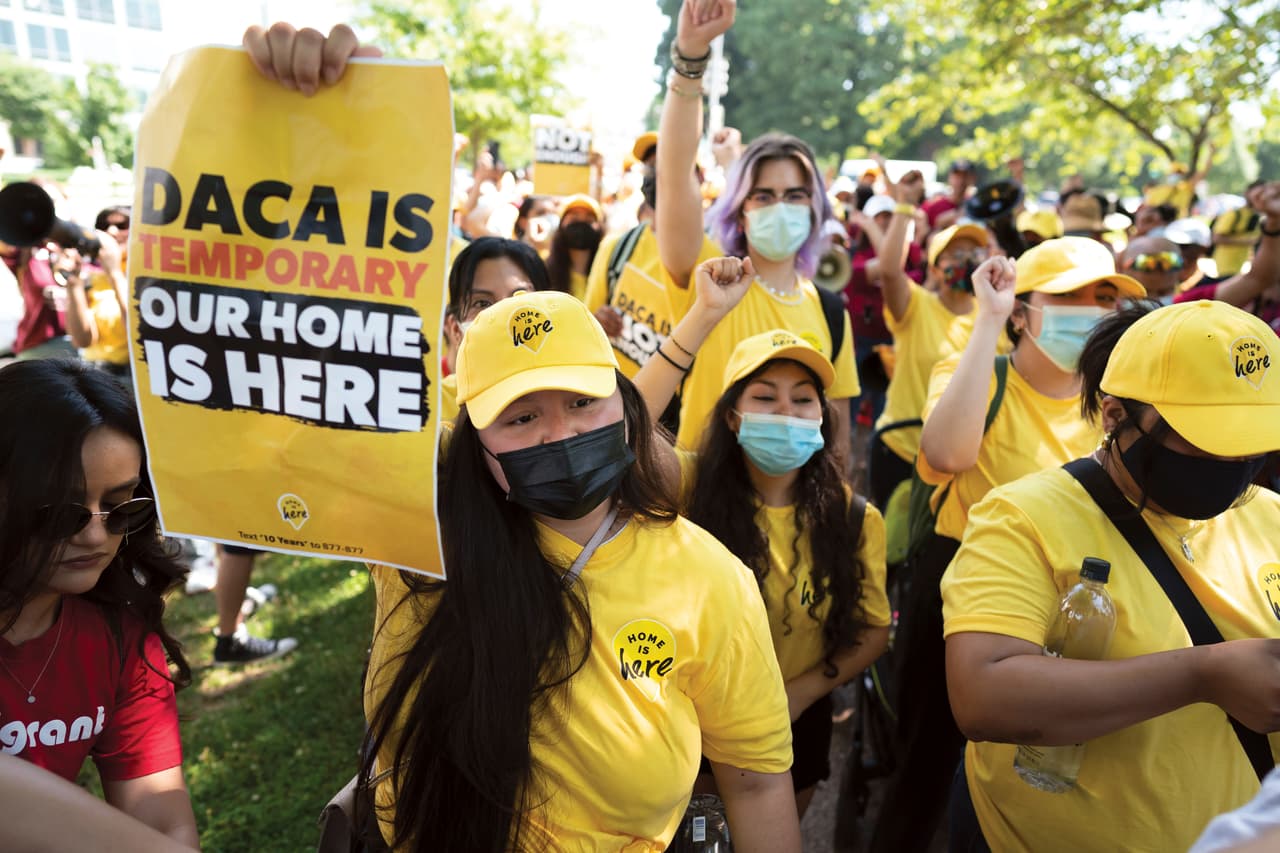 En el 12 aniversario de DACA, demócratas urgen a Biden proteger a miles de indocumentados con una orden ejecutiva