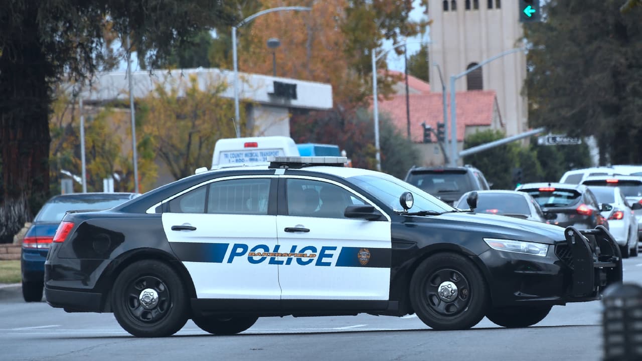Policía de Bakersfield arresta a uno de sus propios agentes por acto de vandalismo