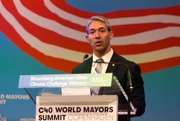 Alcalde de San Antonio planifica cerrar los parques para evitar un aumento de contagios por coronavirus 