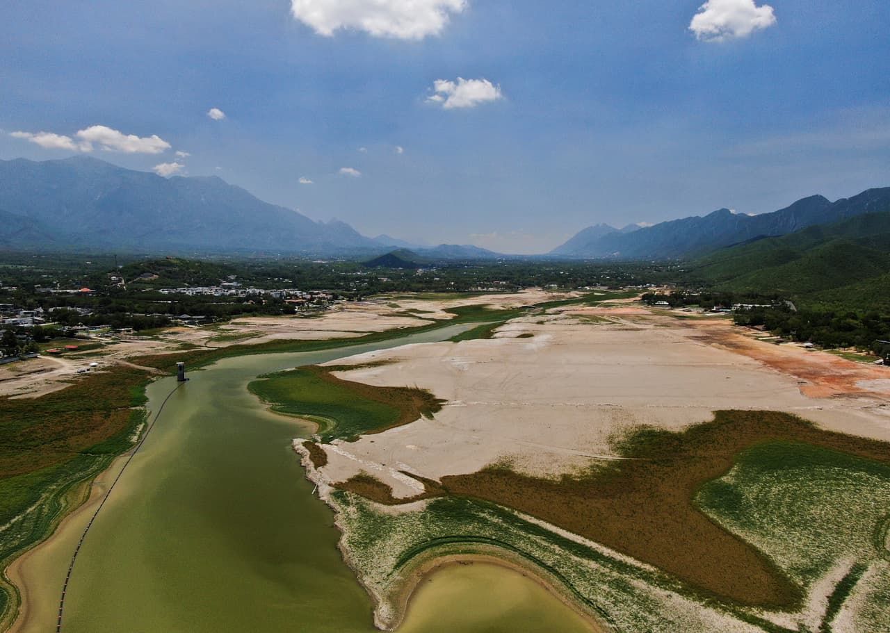 La situación que atraviesa Nuevo León se repite en otros estados, la mayoría situados en el norte del país. El sector industrial y agrícola de Nuevo León acordó con las autoridades reducir su uso de agua para mitigar la situación. No obstante, los expertos advierten que la situación puede empeorar de no llegar las lluvias esperadas en agosto.