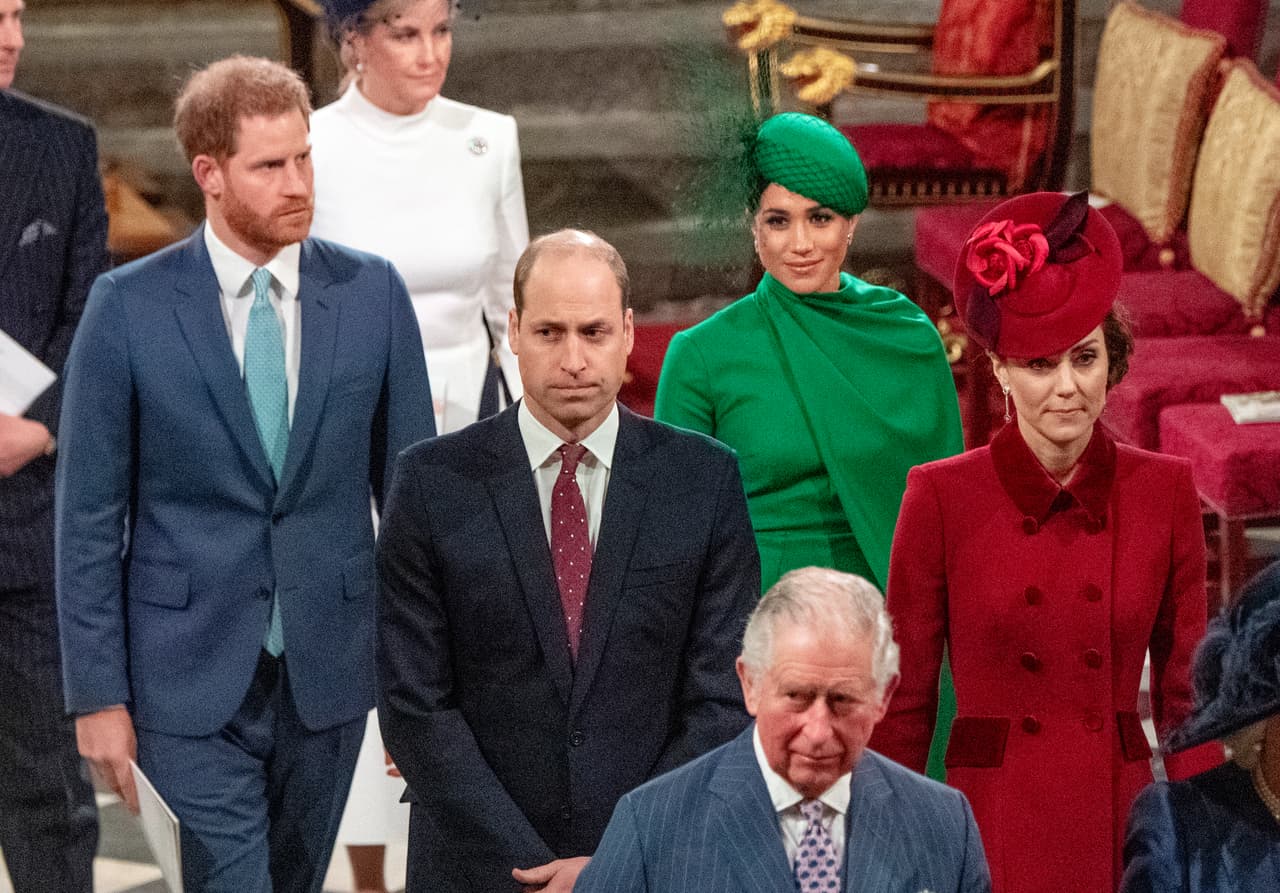 "Habrá un elemento de 
<b><a href="https://www.univision.com/famosos/la-polemica-salida-de-meghan-markle-y-harry-de-la-familia-real-britanica-ahora-tendra-pelicula-fotos" target="_blank">revivir el 'Megxit'</a></b> y ventilar sus quejas. Nadie se beneficia de eso, pero Oprah se los sacará, les guste o no", dijo el informante.
<br>