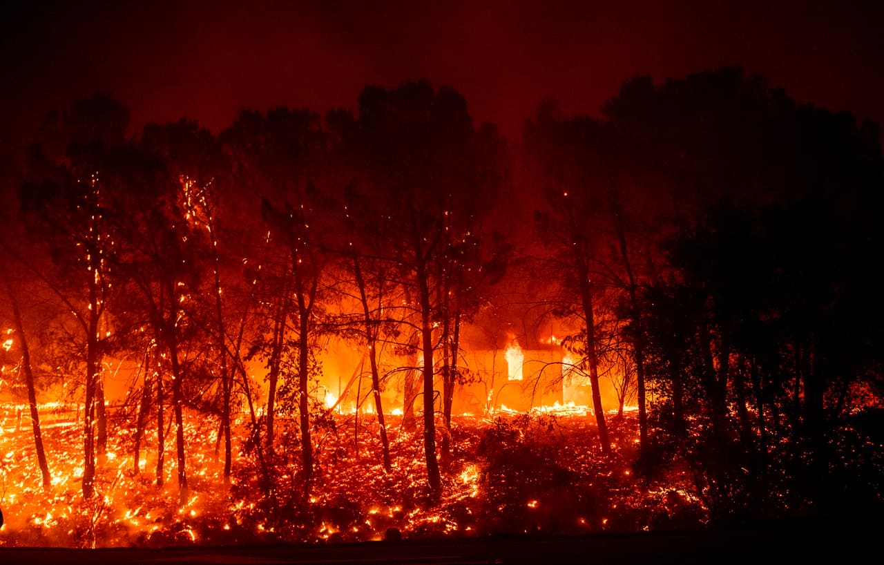 Este martes las autoridades ordenaron nuevas evacuaciones y emitieron una nueva advertencia para los residentes que viven cerca del incendio de Hennessey, en el condado de Napa, norte del estado.