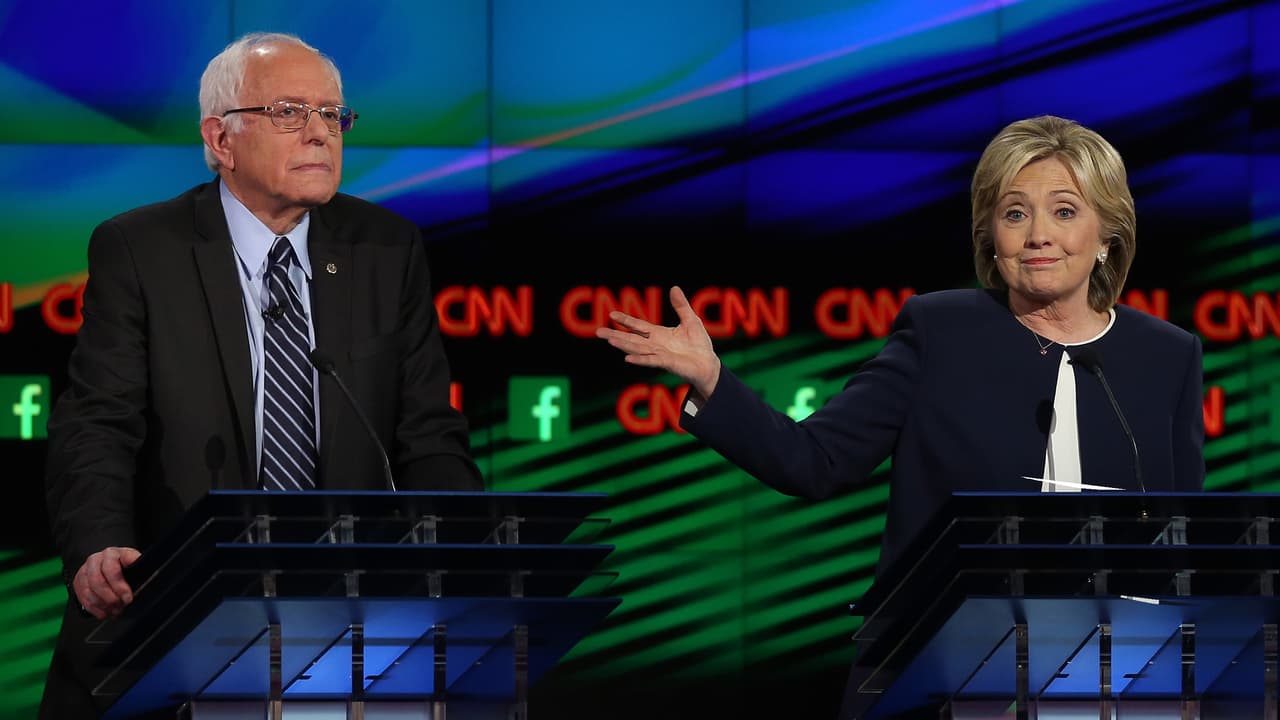<b>El punto de Bernie. </b>“El pueblo norteamericano está harto de escuchar sobre los malditos emails”, dejó claro Sanders en el primer debate demócrata, organizado por CNN y Facebook en Las Vegas. Aseguró que el tema de los emails de la exsecretaria de Estado no sería el centro de su campaña. 
<b> </b>13 de octubre de 2015.
<br>