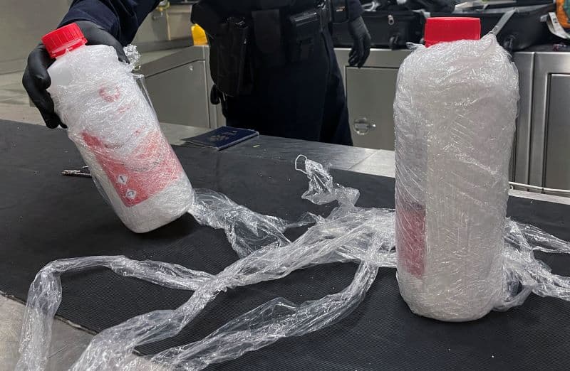 Pasajero aterriza en Atlanta con más de 5 libras de "éxtasis líquido" en sus maletas