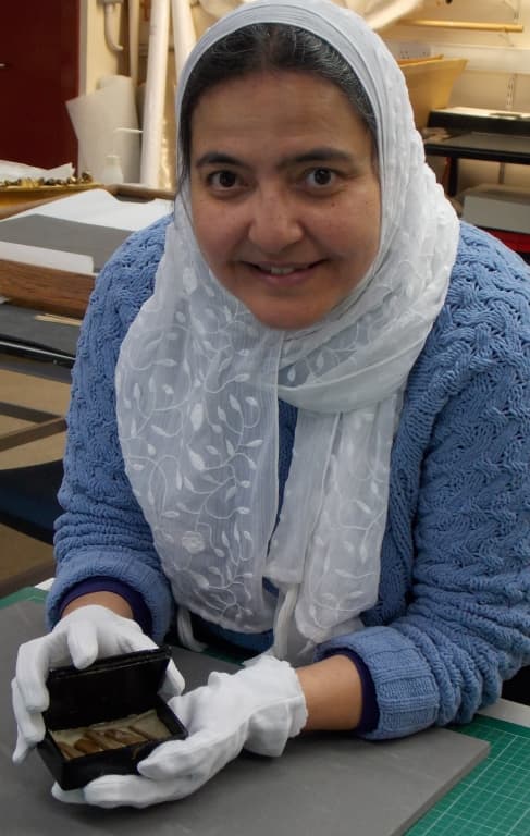 Abeer Eladany, asistente curatorial que halló la caja de puros.