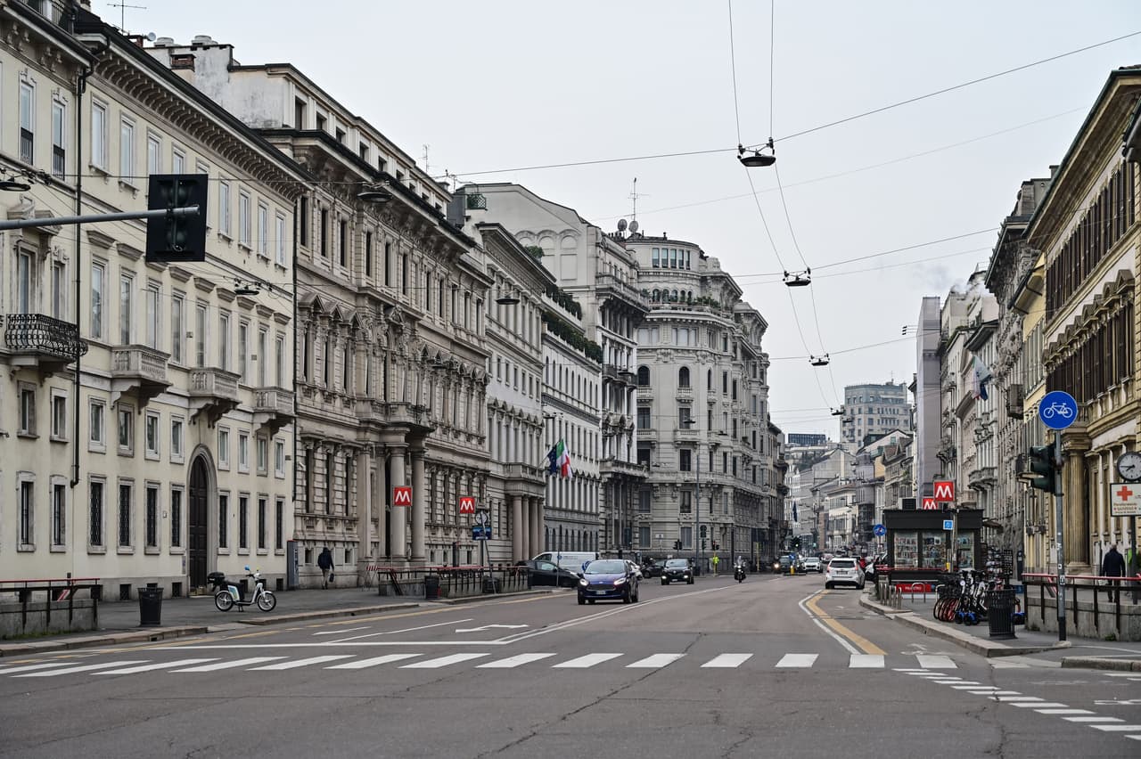 La desierta calle principal Corso Venezia, en el centro de Milán. "Como si hubiera una guerra", resumía un comerciante.