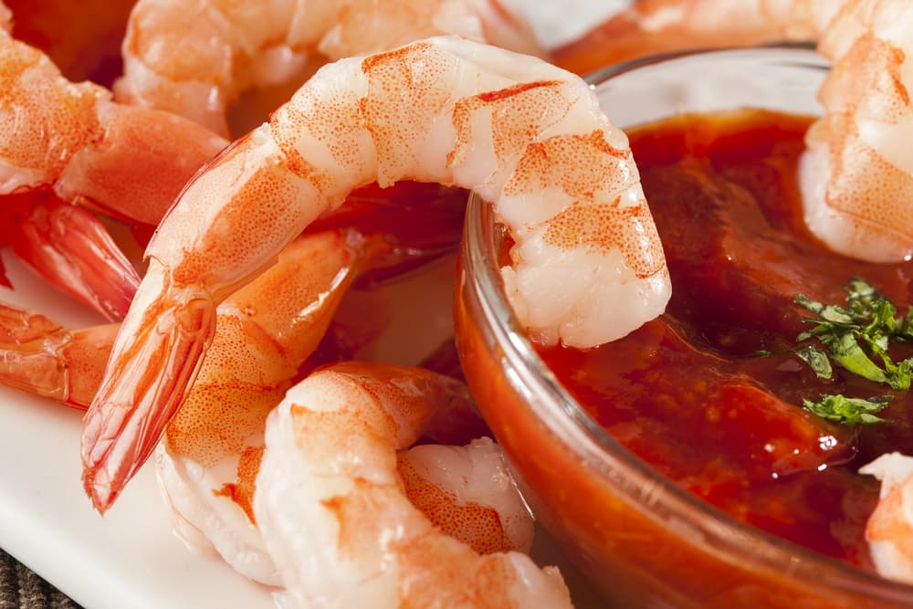 Ensaladas de mariscos, cocteles de camarones, enchiladas, sopas de verduras, miso japonés acompañado de sake, vinos blancos espumosos.