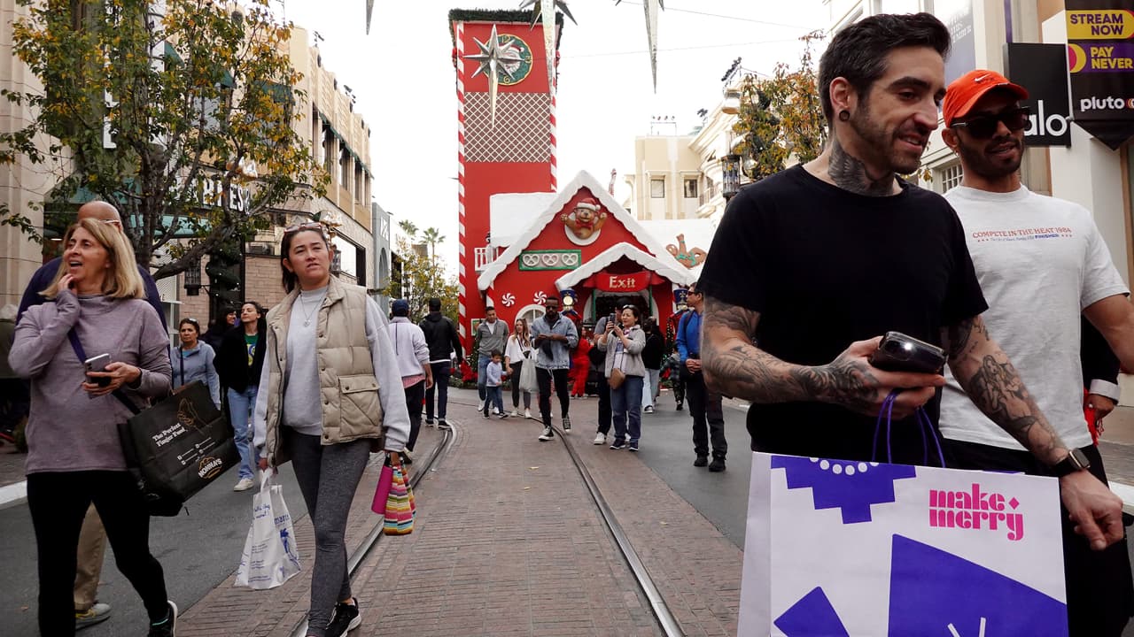 ¿Por qué muchos dejan las compras navideñas para último minuto? Experta explica