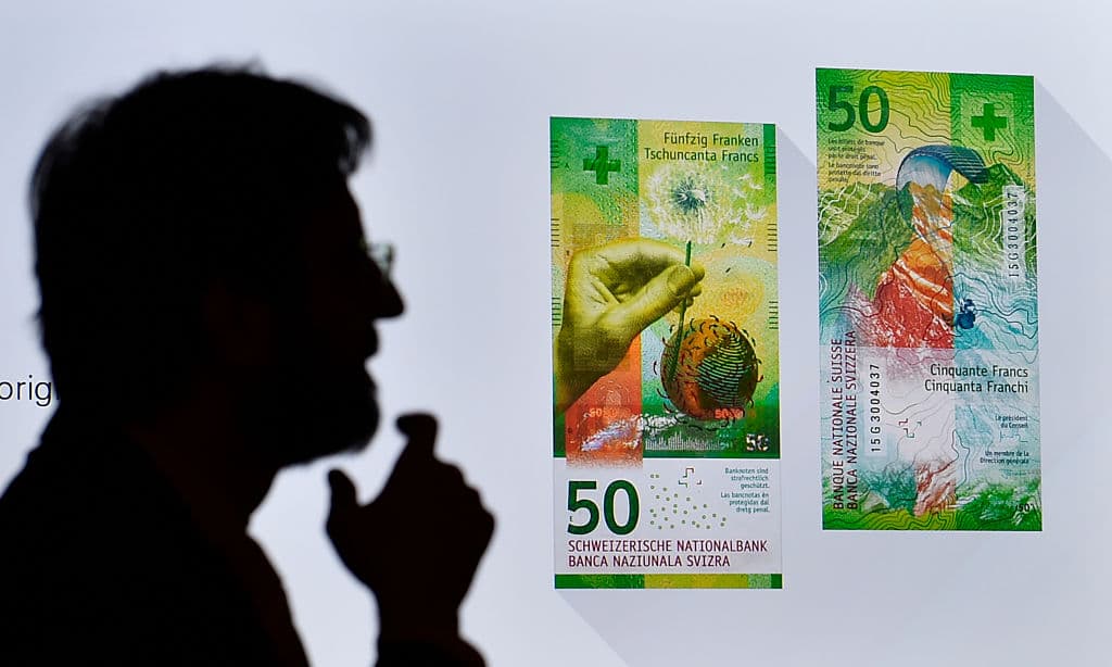 <b>Lugar 8.</b> Franco suizo.
<br>
<br>El franco suizo es la moneda de curso legal de Suiza y Liechtenstein, el pequeño país del centro de Europa. Además es moneda de curso legal en el enclave italiano de Campione d'Italia. El Banco Nacional Suizo emite billetes y la casa de moneda federal Swissmint emite las monedas.