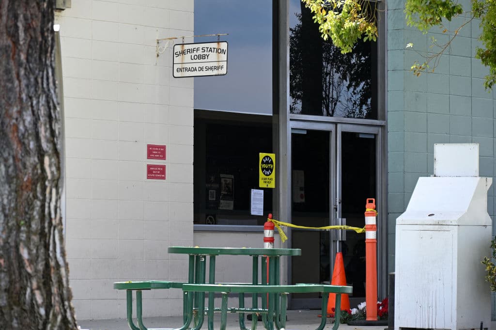 A las 7:25 p.m. del domingo 24 de marzo, los tíos de la adolescente pidieron ayuda a las autoridades, pues entendían que la menor estaba sufriendo una crisis de salud mental. Mientras los agentes se dirigían a la residencia en La Puente, 
<b> </b>Johanna González
<b> </b>llegó a la estación del Departamento del Sheriff de Los Ángeles, en City of Industry.