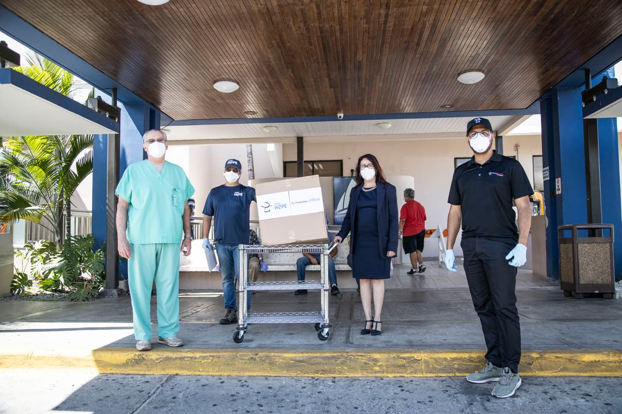 El esfuerzo humanitario 
<b>#ayudadesdecasa</b> tiene el objetivo de proveer los equipos de protección necesaria a los profesionales de la salud en momentos en que se han vueltos escasos debido a la demanda global provocada por la pandemia de coronavirus.